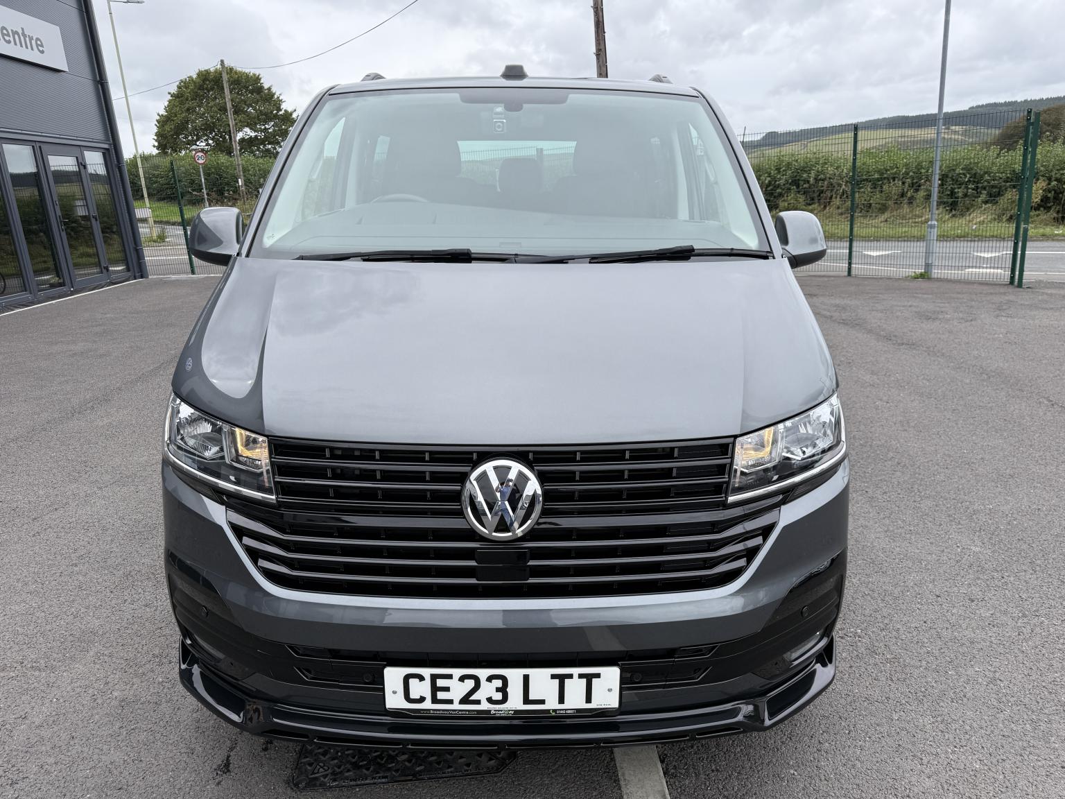 Volkswagen Transporter 2.0 TDI 150 6 Speed Highline Kombi Double Cab 5dr Diesel Manual SWB with Tailgate in Indium Grey - Euro 6  5